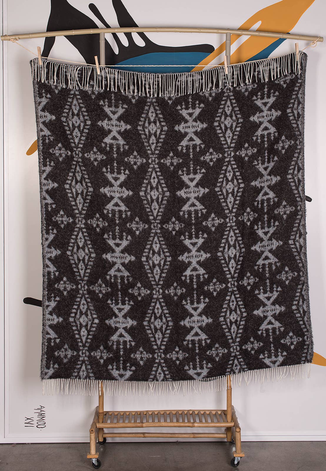 Beat Collection by Lanificio Idealtex Srl – Engroshandel Tæppe – Tribal uld- og alpaka-plaid med etnisk jacquardmønster8