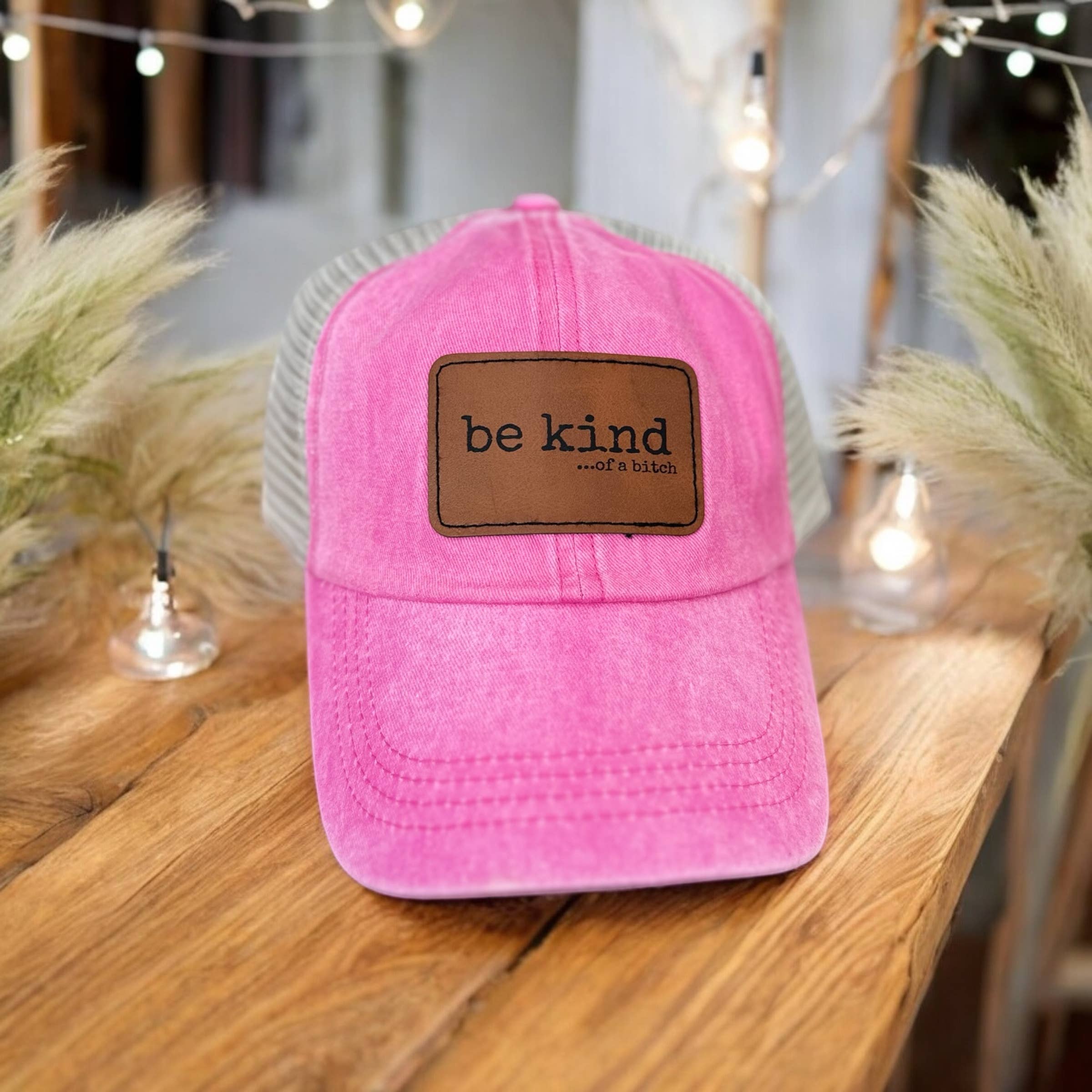 Wild Indigo - Vente Casquette de camionneur – femme - Casquette de camionneur "Be Kind" Snarky Hat0