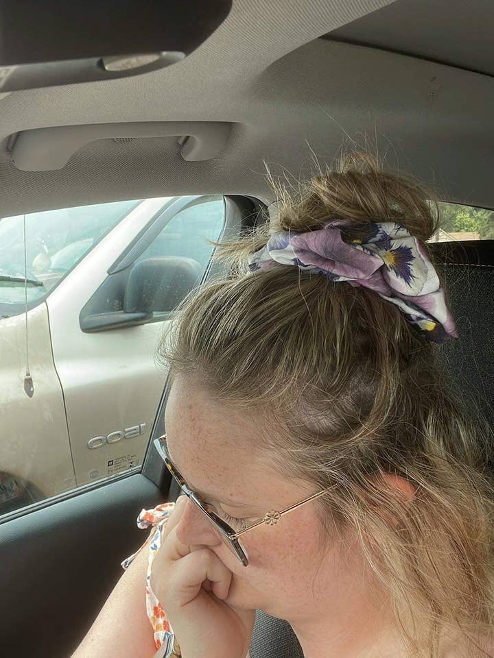 Scrunchies (géant) pour la vente par Luna’s Loft Boutique