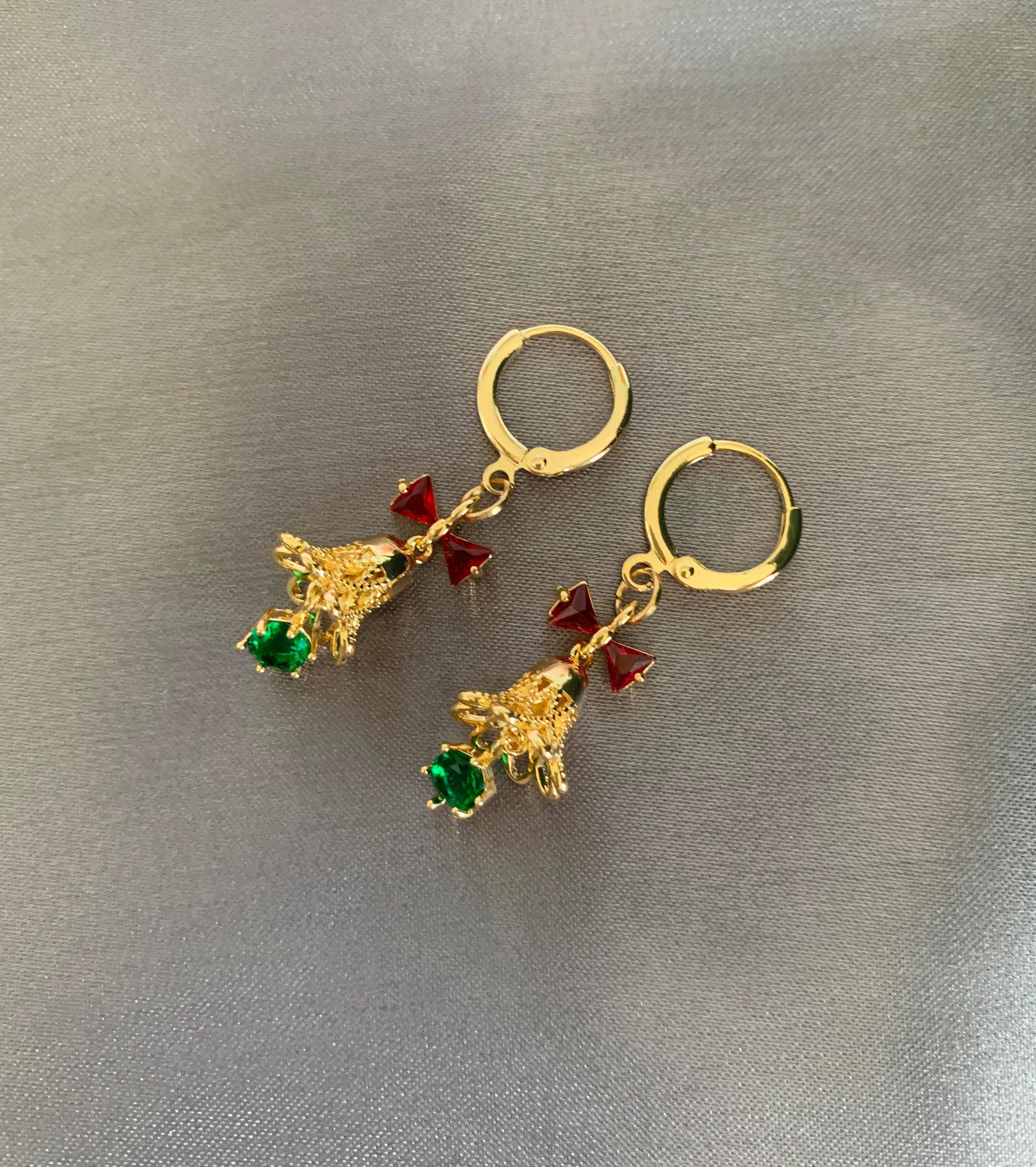 HolyGuacamolly - Vendita all'ingrosso Orecchini pendenti - Orecchini Dainty Jingle Bell Huggie4