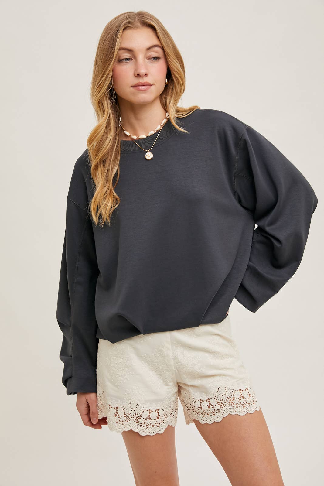 Bluivy – Engroshandel Sweatshirt - Dame – SOFTSTREME PULLOVER MED VOLUMINØSE ÆRMER2