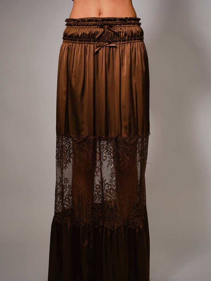 Gonna lunga in raso con inserti in pizzo 37140S per la vendita all'ingrosso da parte di Blue B