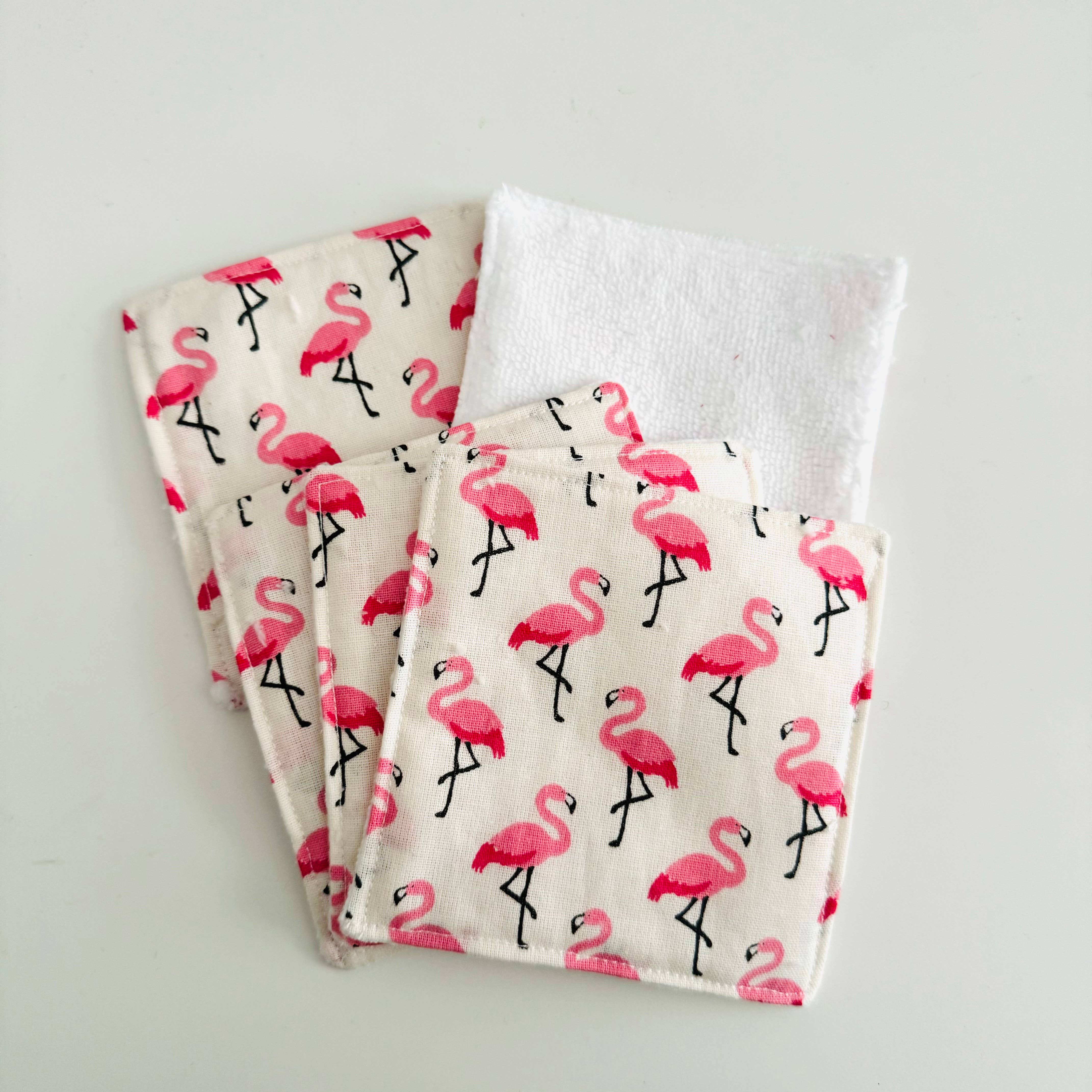 Meli beauty - Wholesale Makeup Remover - Washable wipe printed flamingo on an ecru background0
