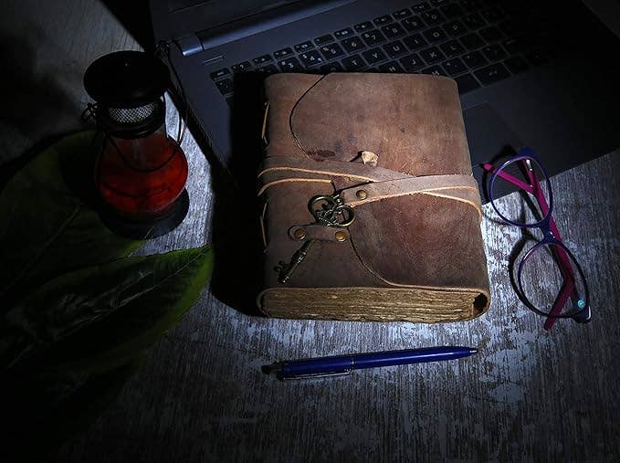 Tuzech Leather - Vente Journal intime - Journal Vintage Rétro Carnet de Voyage un Cahier en Papier Fait Main Exclusif avec Clé Livre Relié en Cuir des Ombres Hocus Pocus pour Homme et Femme4