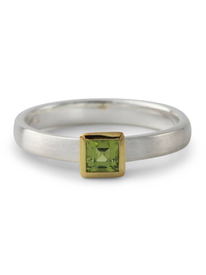 Anello in argento con peridoto 4x4mm, placcato in oro 18ct per la vendita all'ingrosso da parte di Campur GmbH