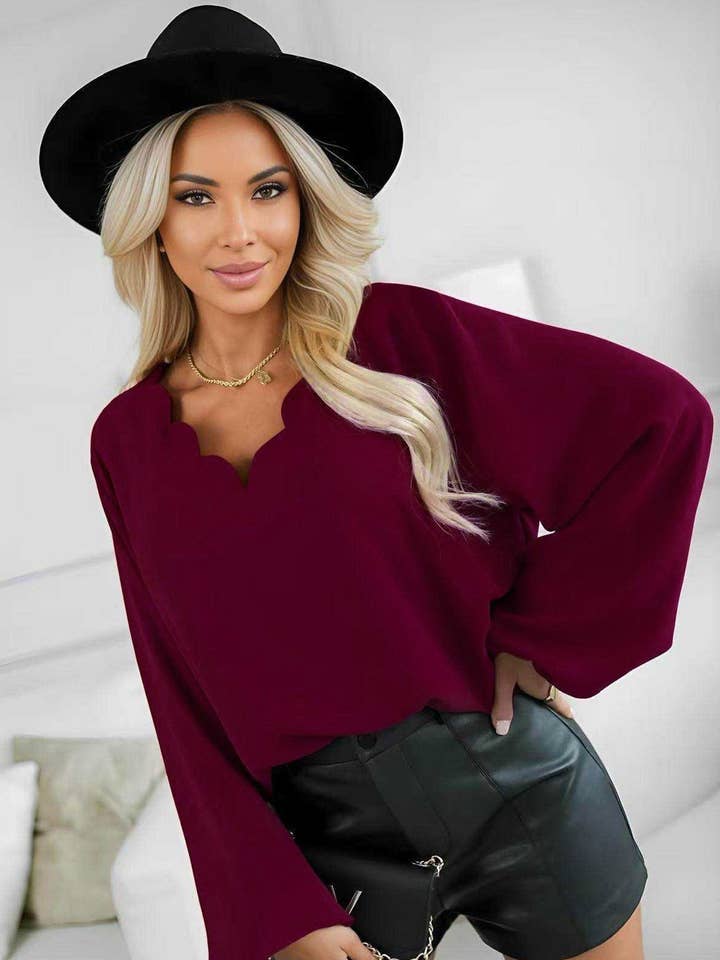 Tami Bluse mit Muschelschnitt-Ausschnitt und Ballonärmeln - Weinrot für den Großhandel von Catwalk Wholesale