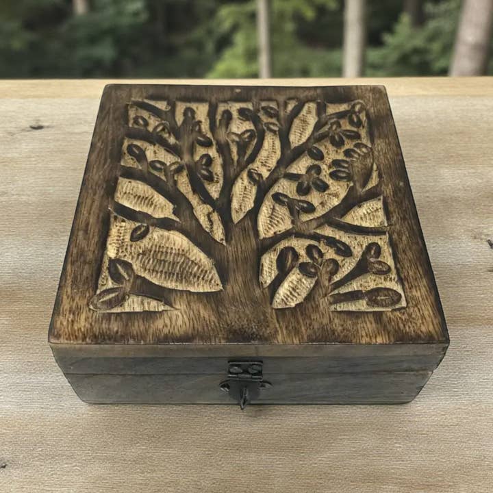 Scatola incernierata in legno intagliato a mano «Albero della vita», solo regalo per la famiglia per la vendita all'ingrosso da parte di Wilco Home