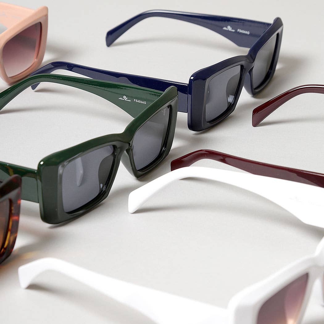 12 COLORI ASSORTITI Occhiali da sole da donna con montatura rettangolare audace in vendita all'ingrosso su Faire5