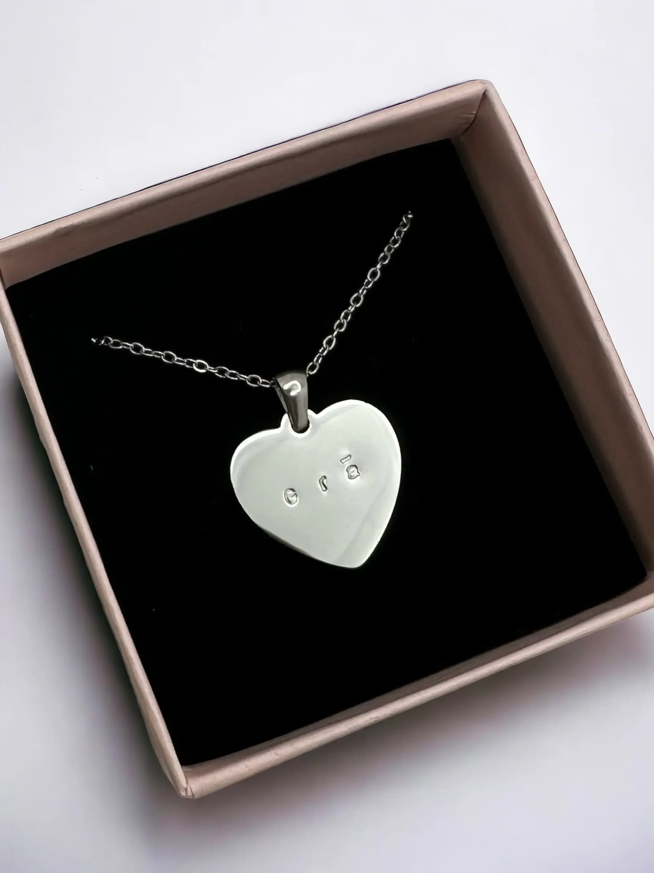 Rudies and Co – Großhandel Kette mit Anhänger/Charm – Grá Irische Gravierte Herz-Liebe Halskette5