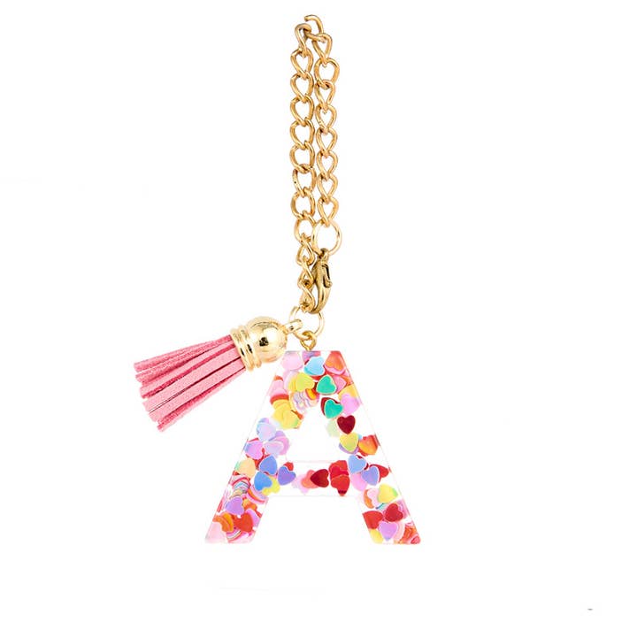 Porte-clés avec lettres ornementales en résine, pompons, charme de sac, support de tasse pour la vente par Eagle Crest Industries Inc.