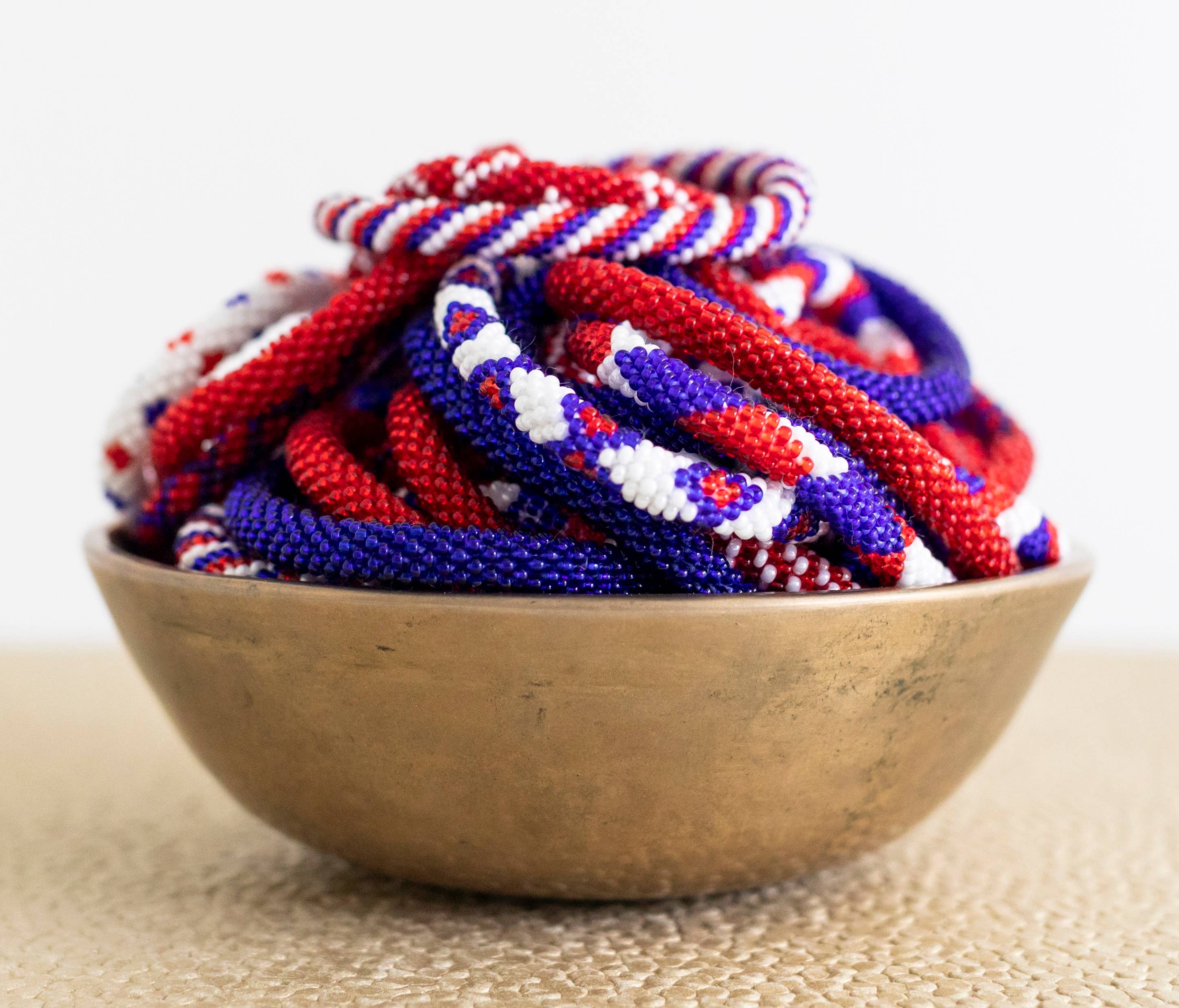 Aid Through Trade - Wholesale Sieradenset - Roll-On® Speldag Armbanden Rood, Wit en Blauw - Set van 121