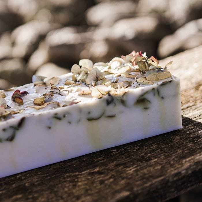 Harvest + Harmony – Engroshandel Sæbestykke – Harvest + Harmony Fir Needles + Cedar Gedemælk Sæbe3