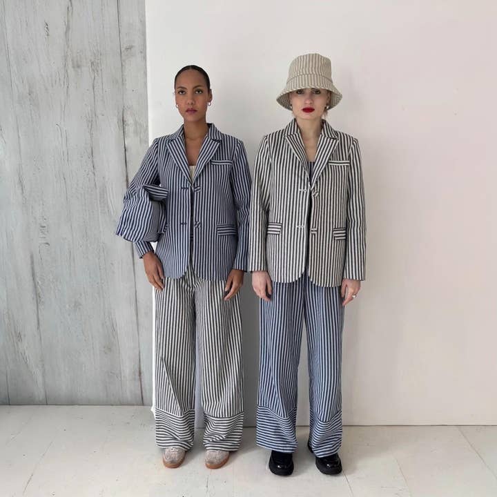 London Atelier Byproduct – wholesale Suit set – Women′s – Black White Striped Blazer Trousers Corset And Tote Bag Four Piece Set3