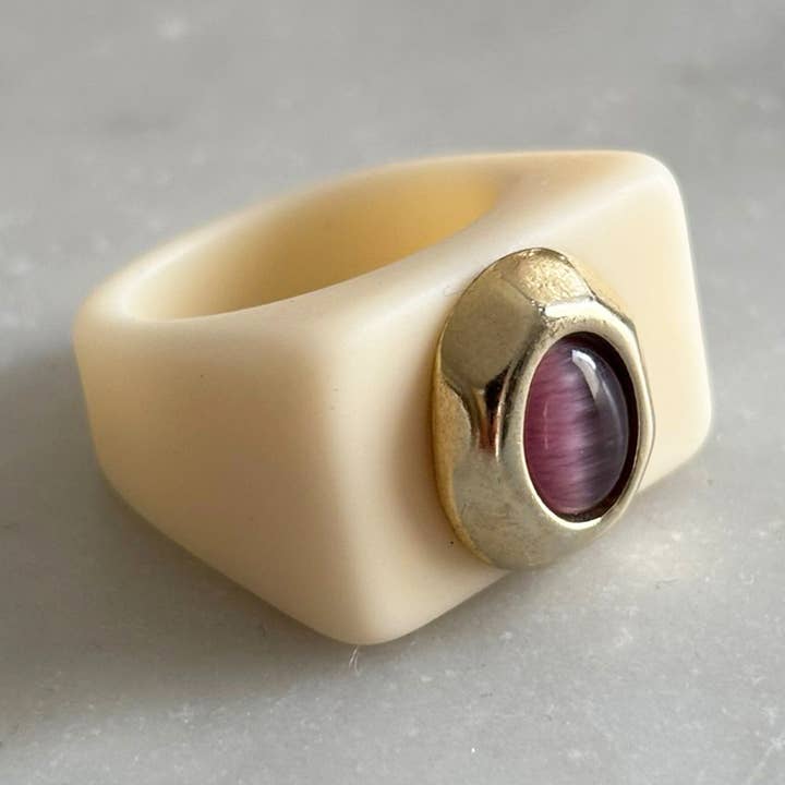 Anello donna crema con selenite per la vendita all'ingrosso da parte di ÉMOLO