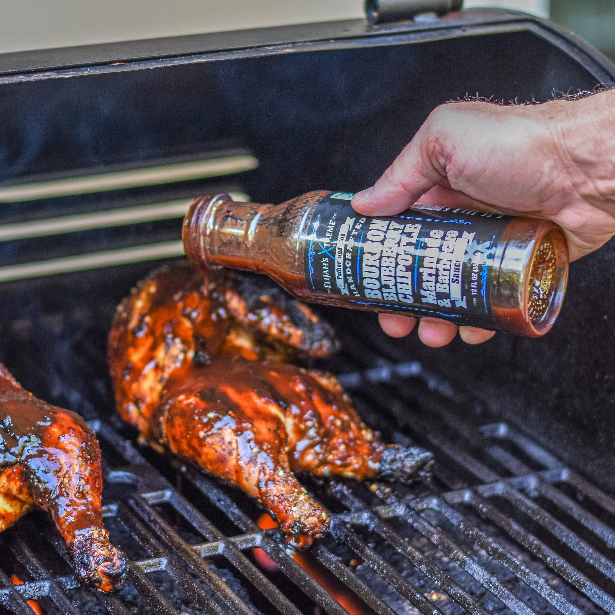 Elijah's Xtreme Gourmet Sauces - Vente Sauces barbecue - Sauce BBQ & Marinade Bourbon Myrtille Chipotle 355ml1