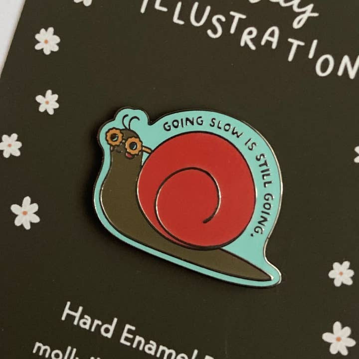 Alfinete de esmalte duro Going Slow Snail por atacado de Molly Illustration