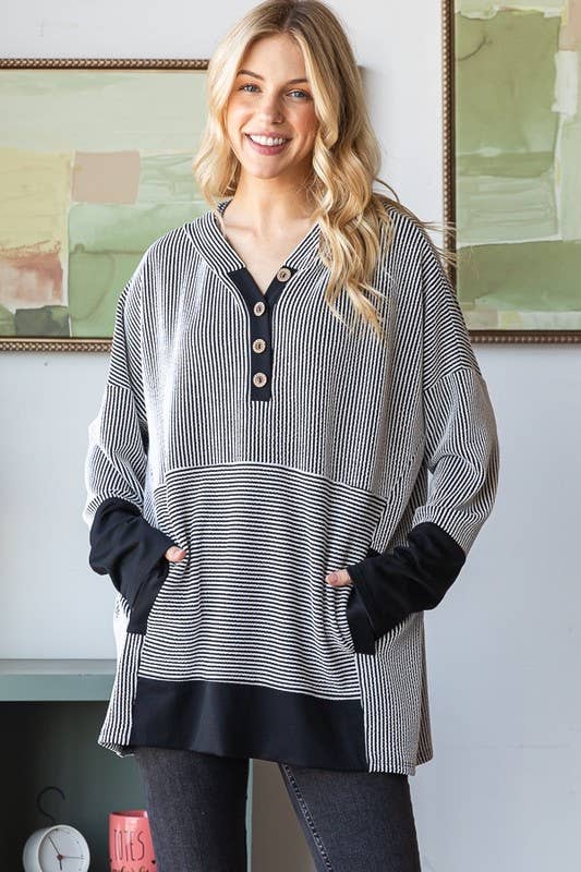 SVART/OFFWHITE ET7666-18 LÅNGÄRMAD RANDIG HUVTRÖJA MED SOLID KONTRAST för wholesale på Faire6