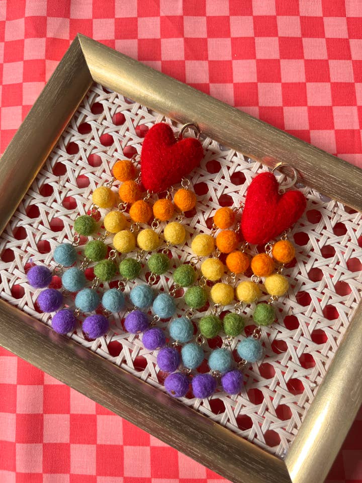 Regen van Liefde Gevoelde Verklaring Lichtgewicht Oorbel voor wholesale door Honey Loom Designs