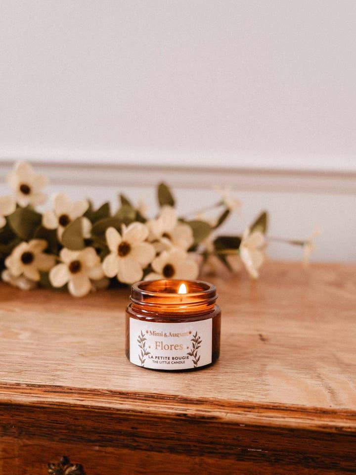 Flores – Bougie en cire de soja de 2 oz pour la vente par Mimi & August