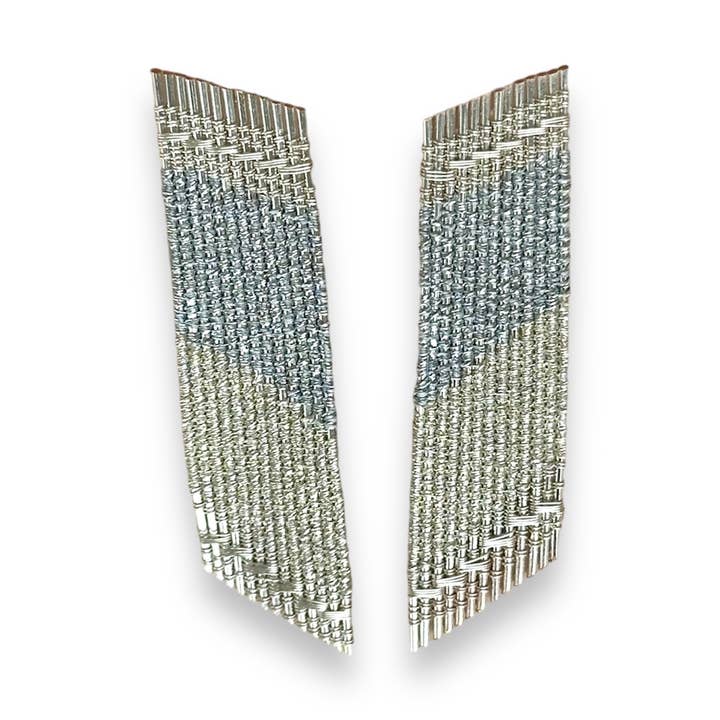 Mayana Designs Co – Brincos de argola por atacado – Brincos retangulares de arame tecido à mão (Prata/Cinza)0