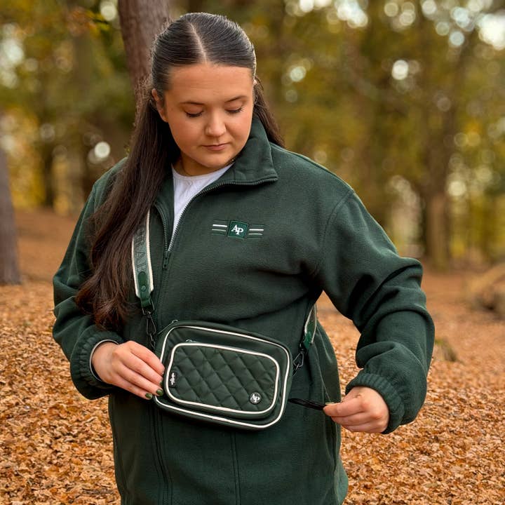 The aDoraBle Pooch Company - Wholesale Pet treat bag – Dog - Quilted Dog Walking Shoulder Bag - Hunter Green4