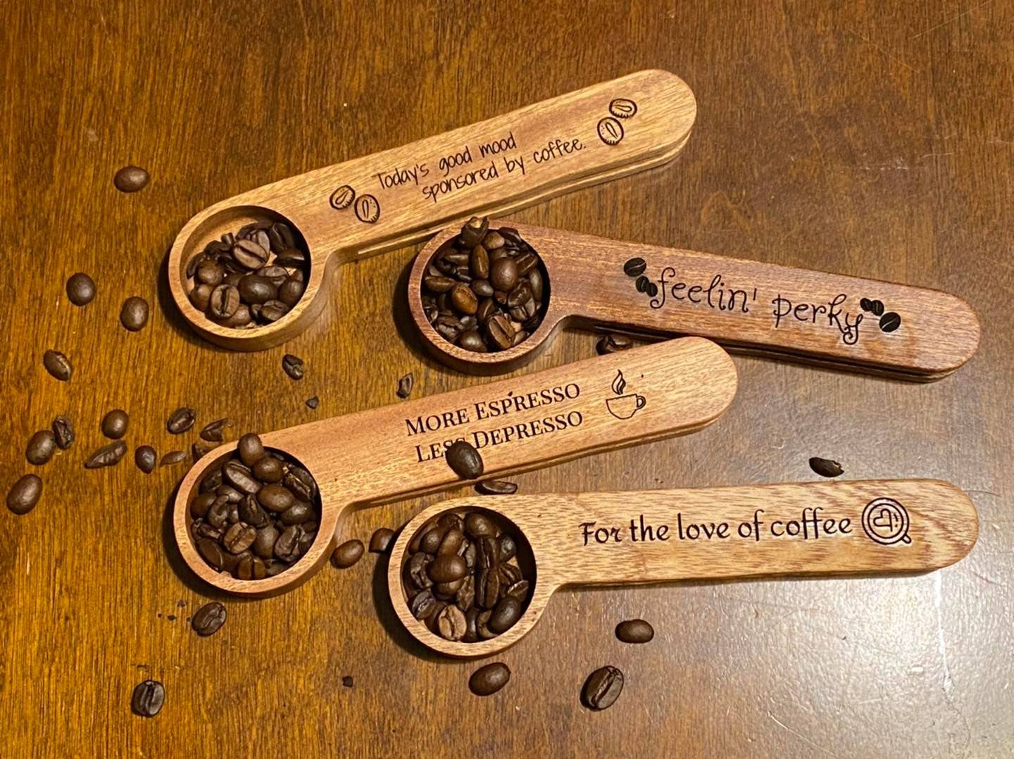 Love.Dee Creations - Vente Ustensile/gadget de cuisine - Pelles à café en bois humoristiques