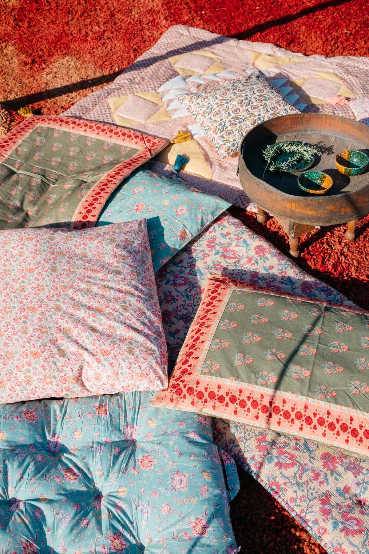 Many floor mattress - flowers - blue - pink - orange for wholesale on Faire2