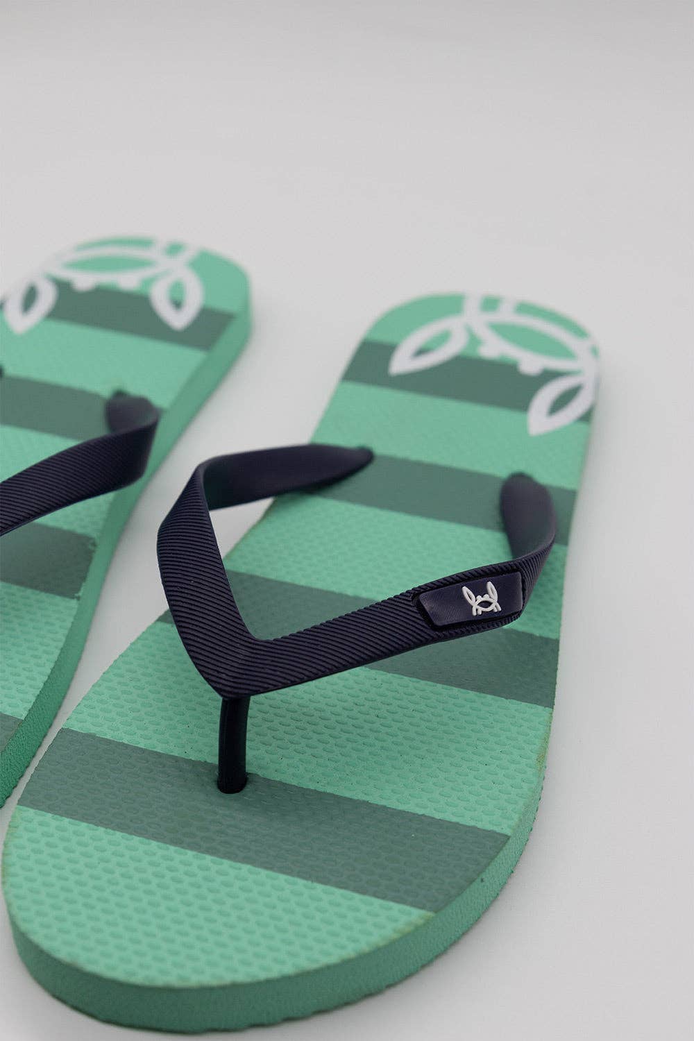 Custi Mikelo: Men's Clothing & Christmas Gifts – Großhandel Flip-Flops – Unisex – Grüne Streifen Flip-Flops3