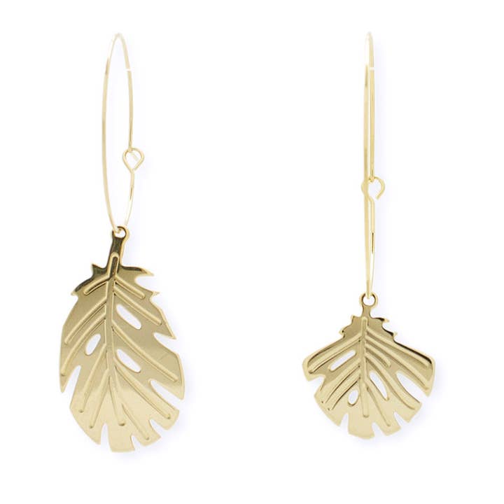 Plumage – asymmetrische Creolen mit schwarzen Vogel- und Feder-Motiven für den Großhandel von Peau de Fleur