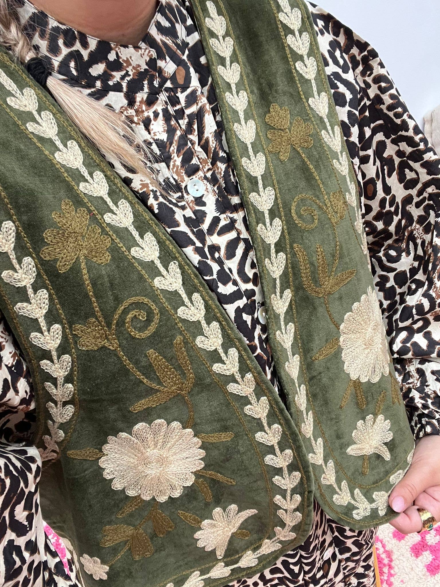 ToutVintage - Wholesale Outerwear Vest - Women's - Suzani velvet Waistcoat green beige4