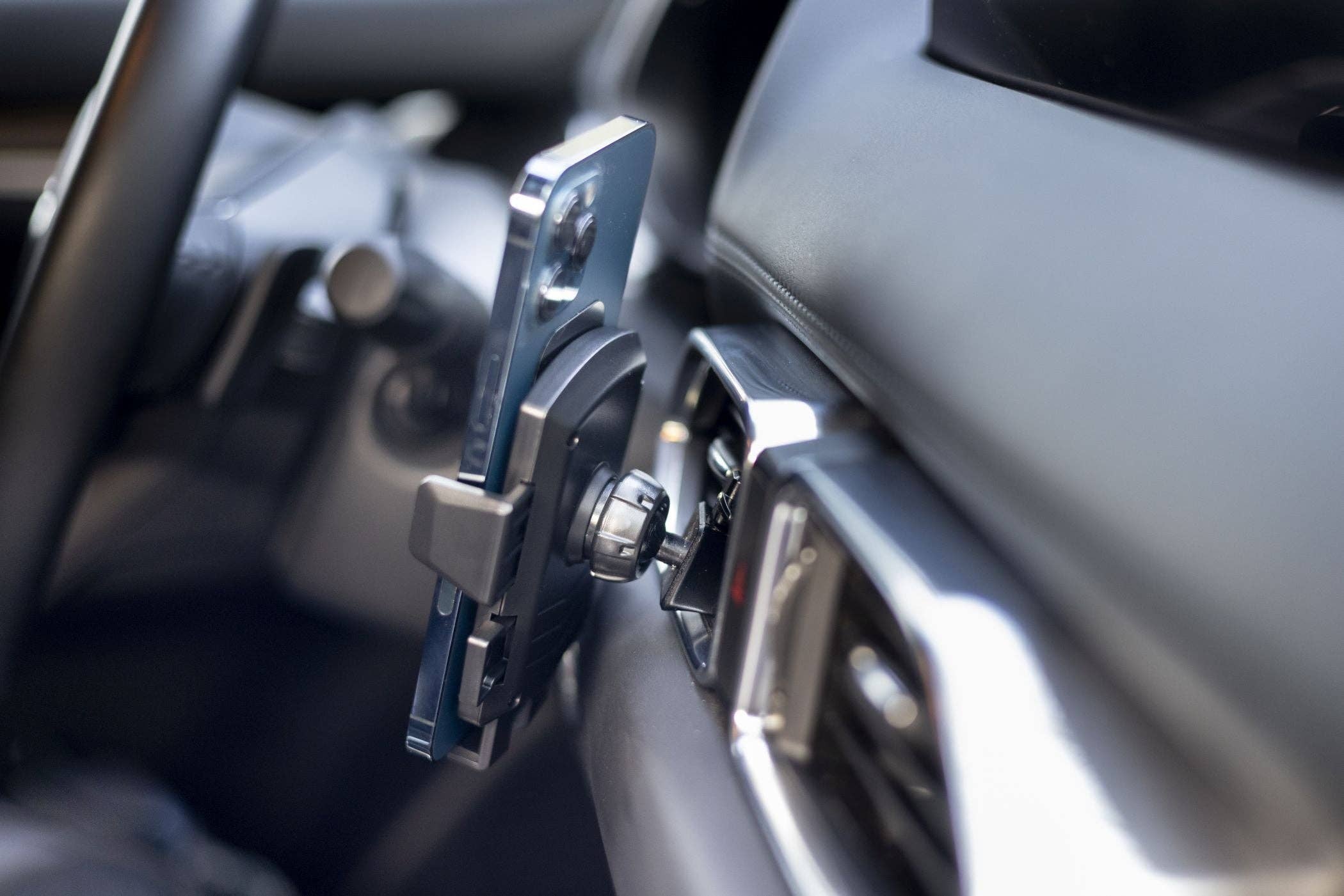 Noir Support voiture universel DGN 3 en 1 solide pour pare-brise, tableau de bord ou ventilation en vente sur Faire7