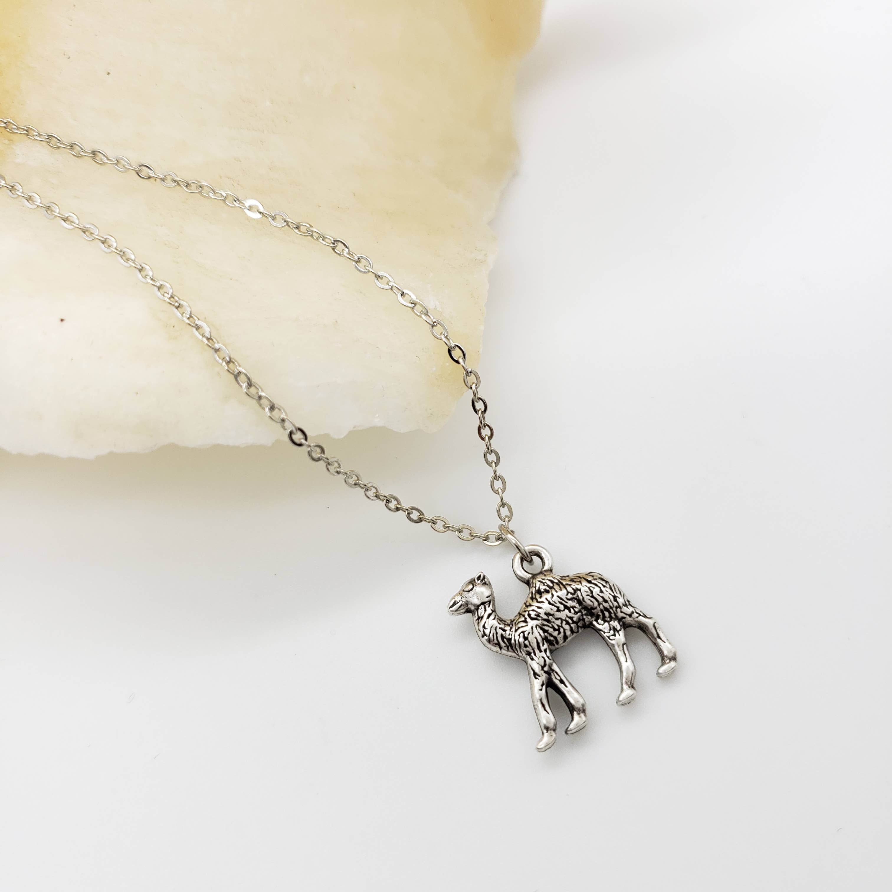 Discoveries, Inc. – wholesale Hänge-/berlockhalsband – Egyptiskt kamelhänge - Antiksilver6