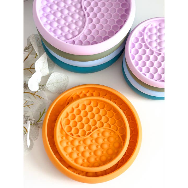 Slow bowl bubble for dogs and cats, feeding mat, lick mat and other Purchase Wholesale cappottini cani. Free Returns & Net 60 Terms on Faire trending on Faire.