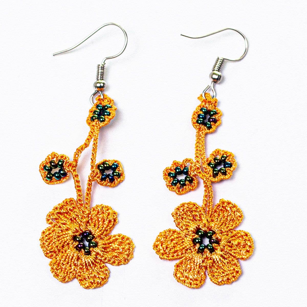 Silk Wool and Bijoux - Vendita all'ingrosso Orecchini pendenti - Orecchini a Fiore Violetta all’Uncinetto in Seta0