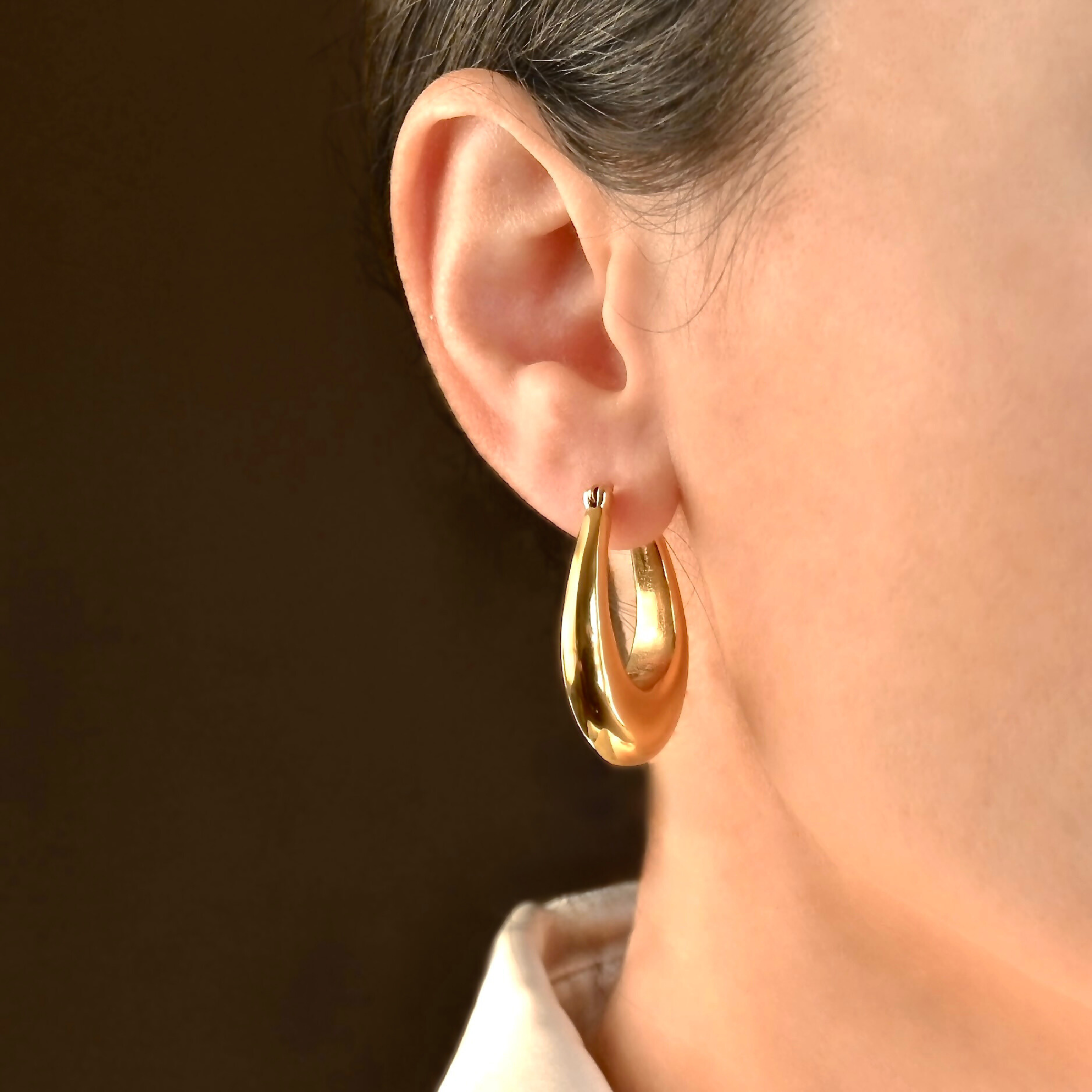 Blueyejewelry - Wholesale Hoop Earrings - Chunky Gold Hoops - Lightweight Oval Hoop Earrings1