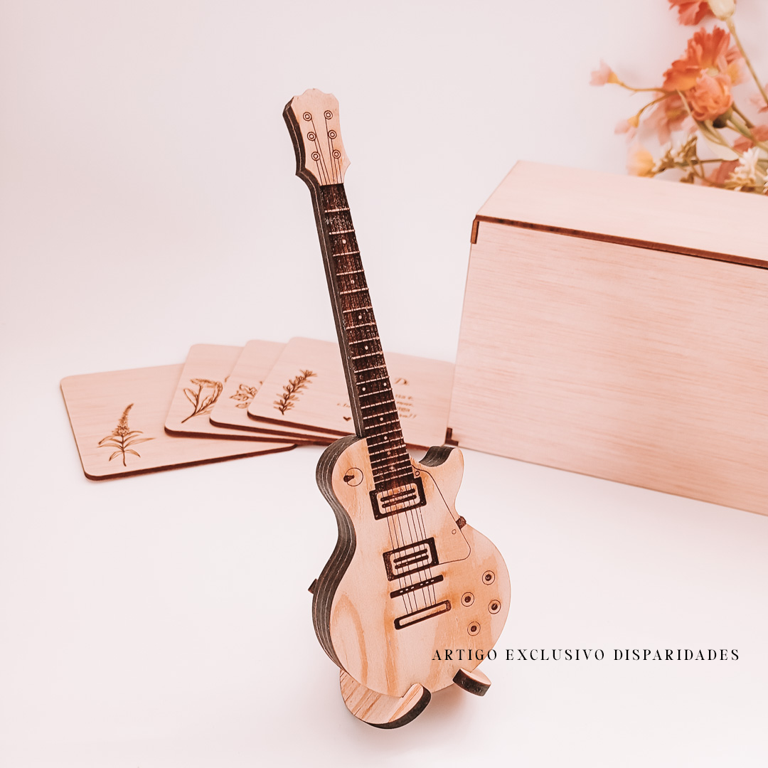 Disparidades – Engroshandel Musiktilbehør – Guitar-paletteholder i rustikt træ7