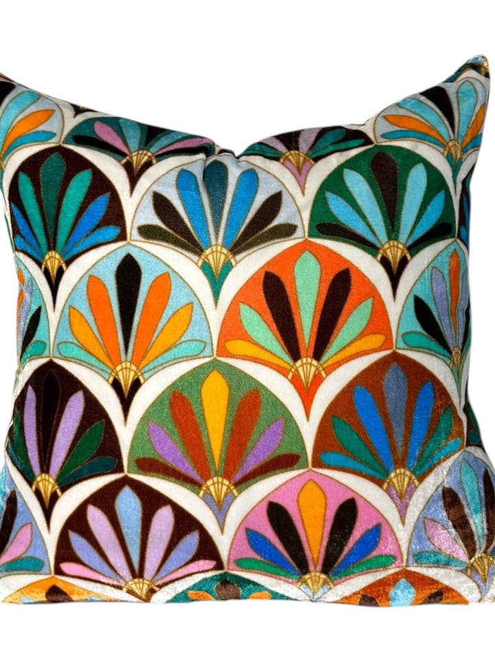 Housse de Coussin en Velours de Soie Fresco Fans pour la vente par Winton and Waits