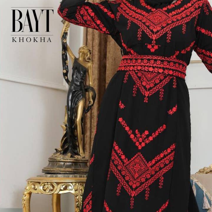 Bayt Khokha - Vendita all'ingrosso Caftano - Donna - Thobe nero e rosso con cintura abbinata1