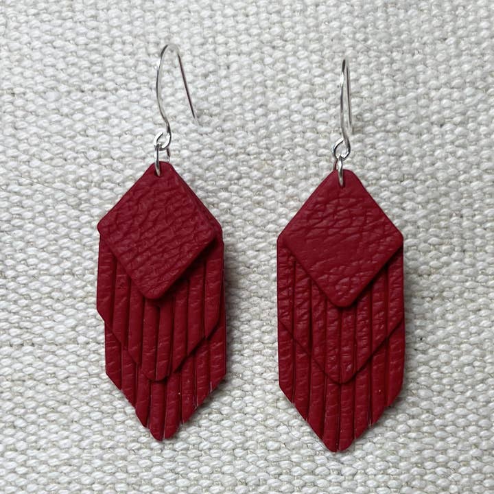 Les Boucles d'Oreilles en Argile Polymère Effet Cuir | Faux Plumes pour la vente par Jenny Wren Jewelry