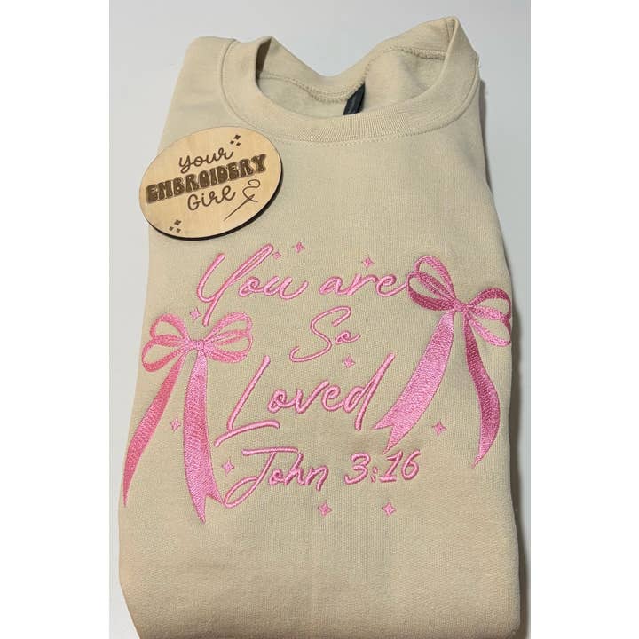 Vous êtes tellement aimé Jean 3:16 Sweat-shirt brodé Gildan pour la vente par Your Embroidery Girl