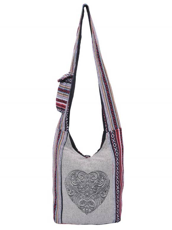 Umhängetasche im böhmischen Hippie-Boho-Design mit Tribal-Herzmuster für den Großhandel von The Collection Royal / Royal Handicrafts