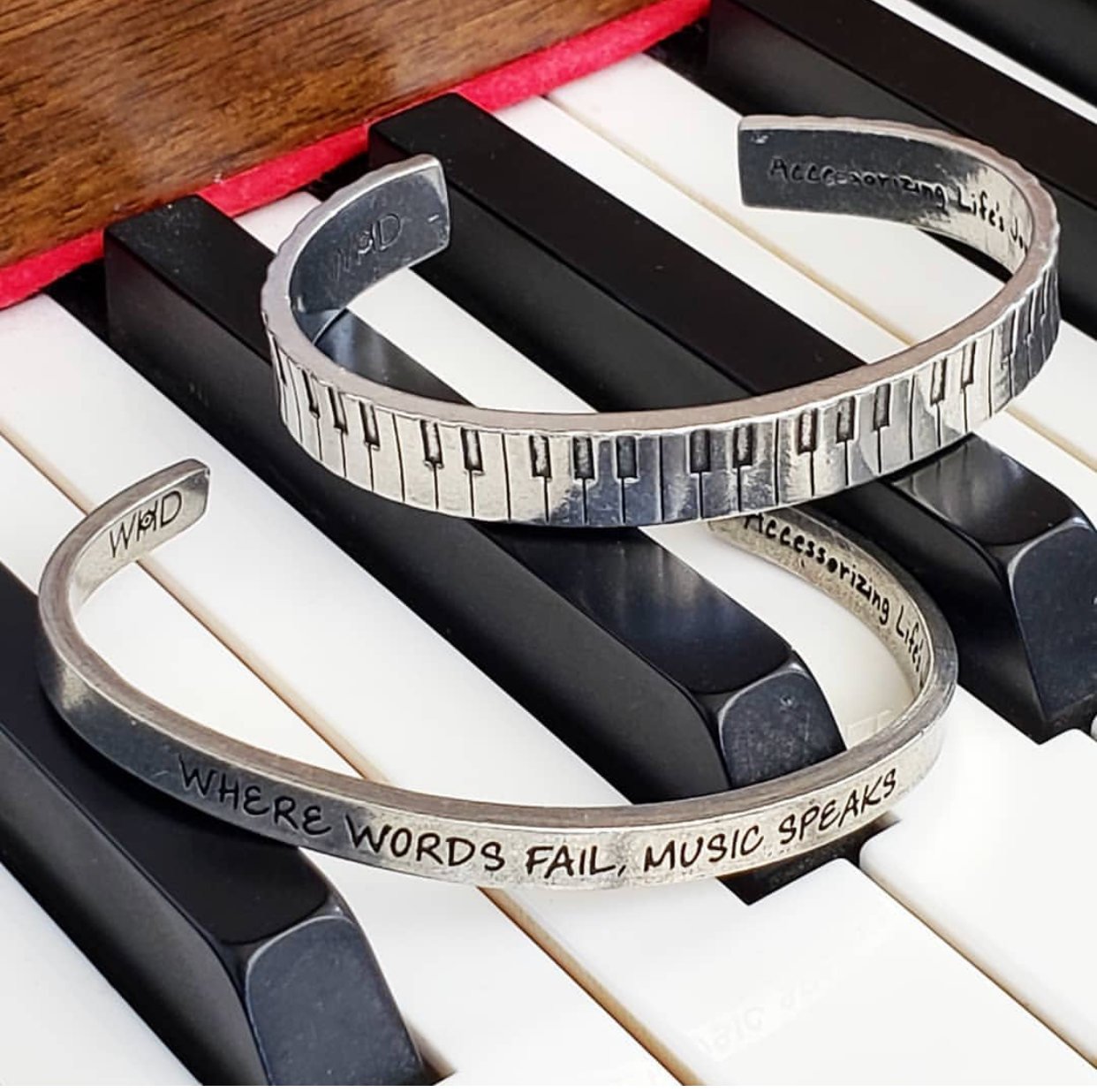 Whitney Howard Designs - Venta al por mayor Pulseras tipo brazalete - Una auténtica pulsera de puño con teclado de piano de 88 teclas para amantes de la música 🎹4