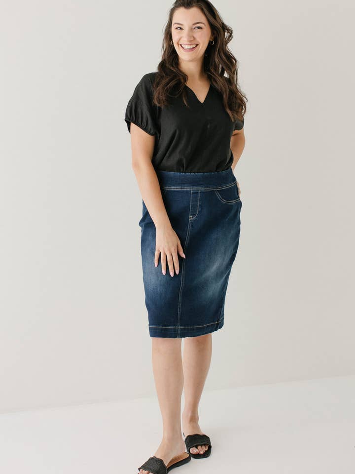 'Sara' Classic Knee Length Dark Denim Skirt for wholesale on Faire21