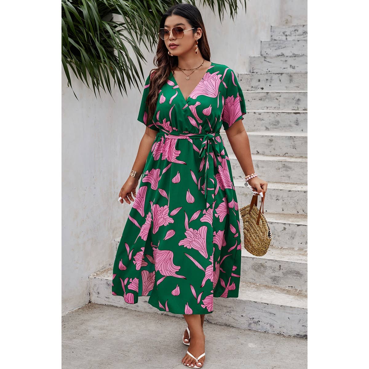 Supreme Fashion – wholesale Klänning - Dam – Plus blommig midiklänning med kort ärm, slits och bälte4