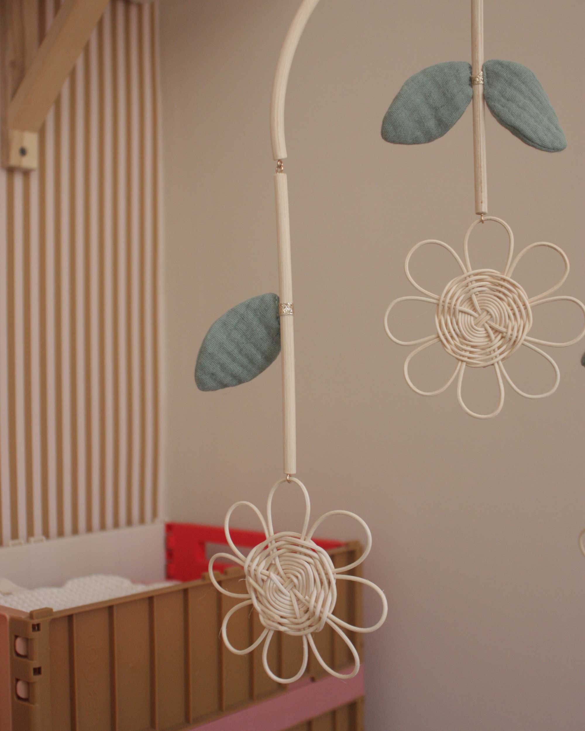 ateliersolelh - Wholesale Baby Mobile - mobile hanging daisies4
