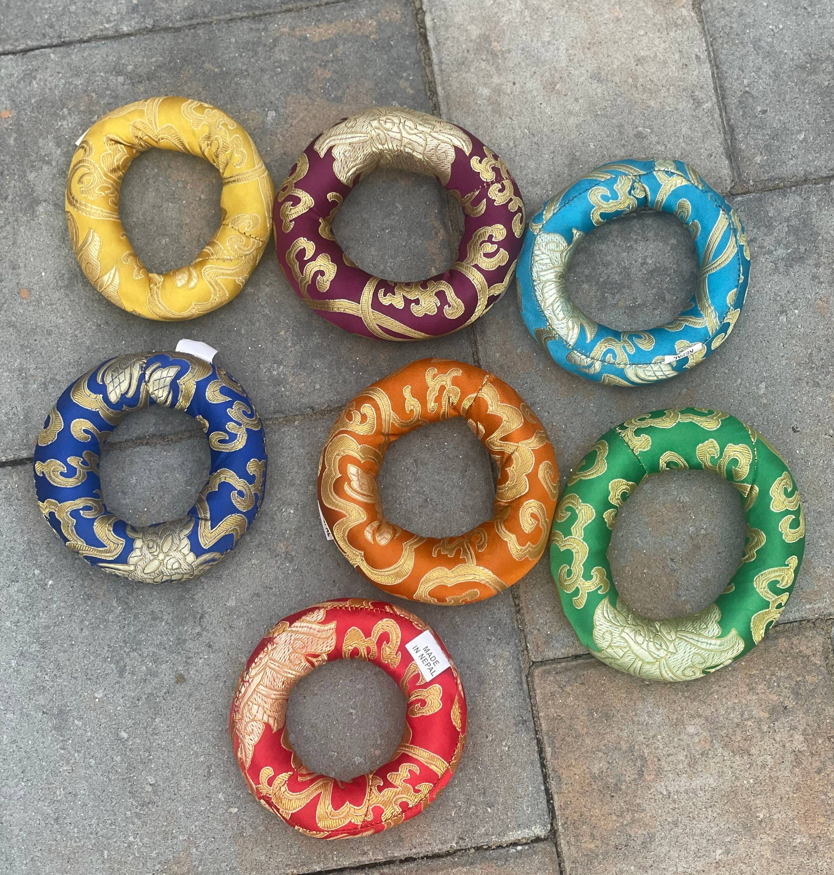 Like International – wholesale Meditationsprodukter – Tibetansk sångskålset med kudde och klubba4