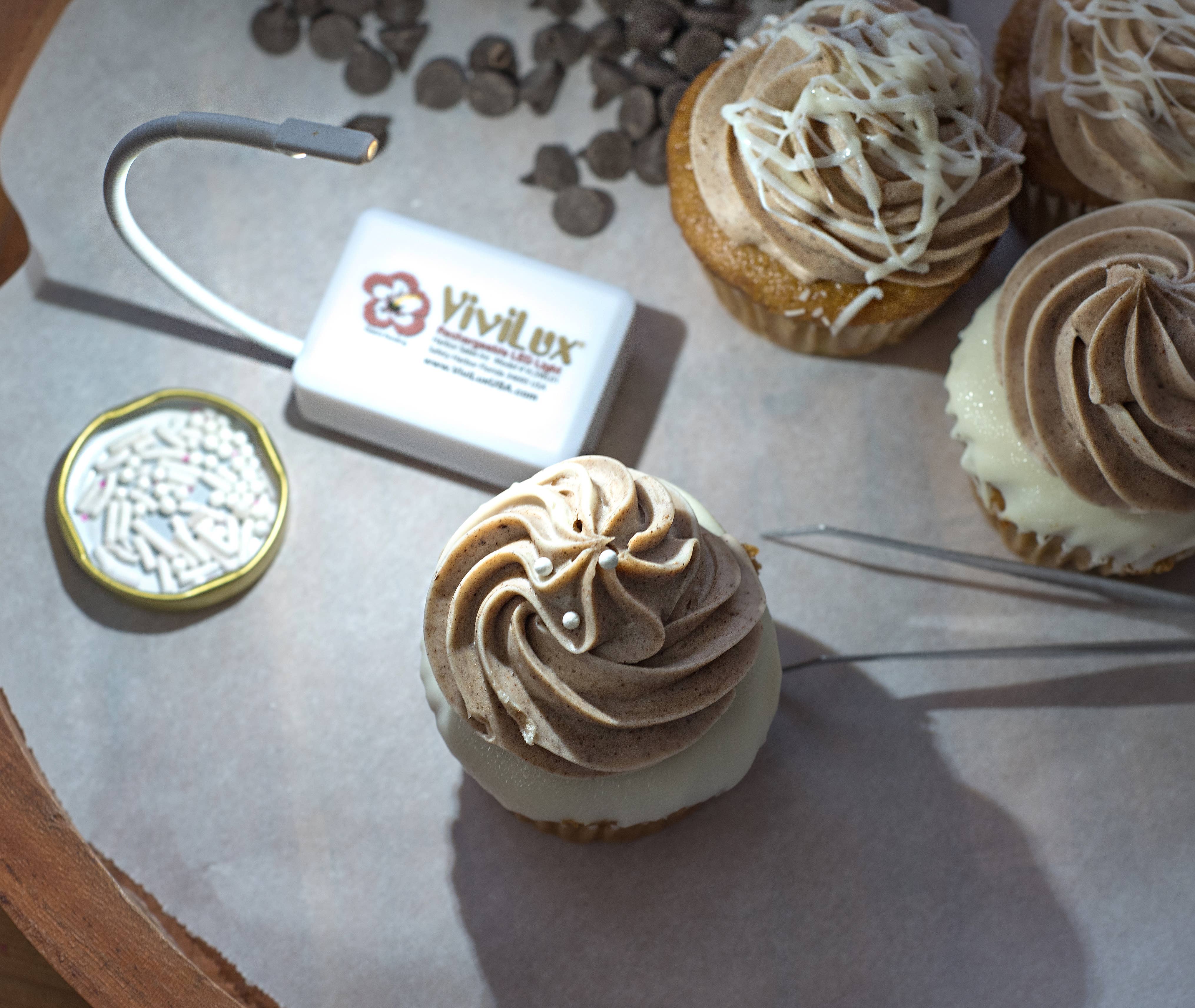 ViviLux LED Lights Magnifiers Lasers – wholesale String lights – Cordless 1200 Lumens LED Craft & Sewing Light, Adjustable6