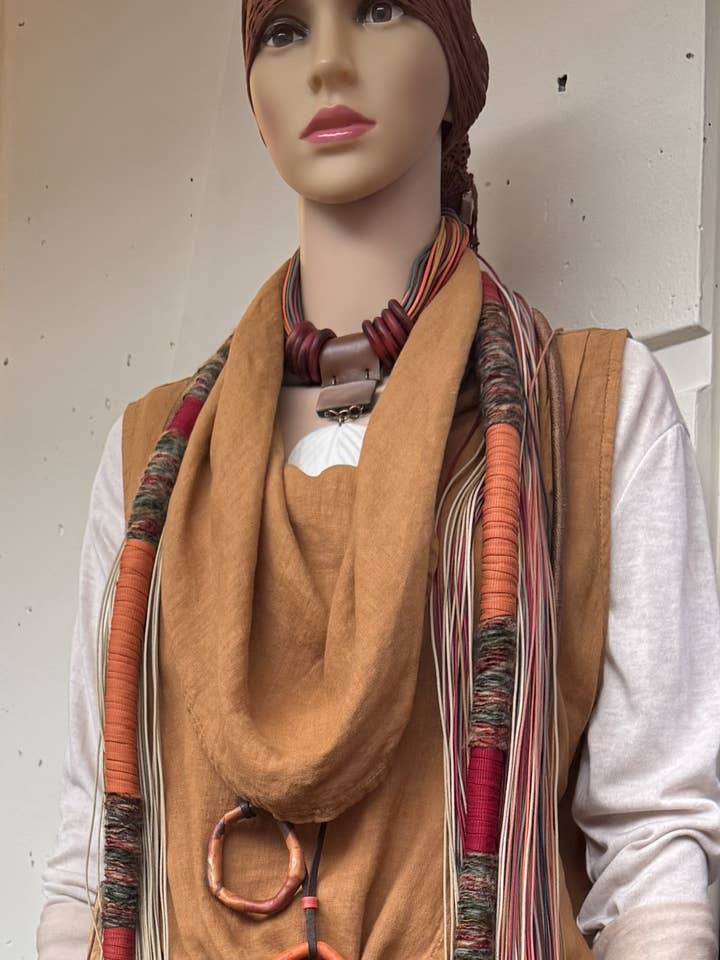 Topp i italienskt linne med kowlkrage och sidoband för wholesale av Dance in Paris