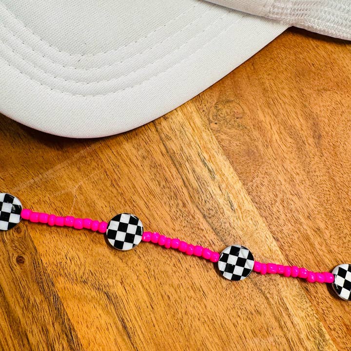 Rosafarbene Perle mit schwarz-weißen karierten Perlen Trucker-Hutkette Western-Trucker-Hutkette verzieren Sie Ihren eigenen Trucker-Hut Baseballhut für den Großhandel von The Sterling Gypsy