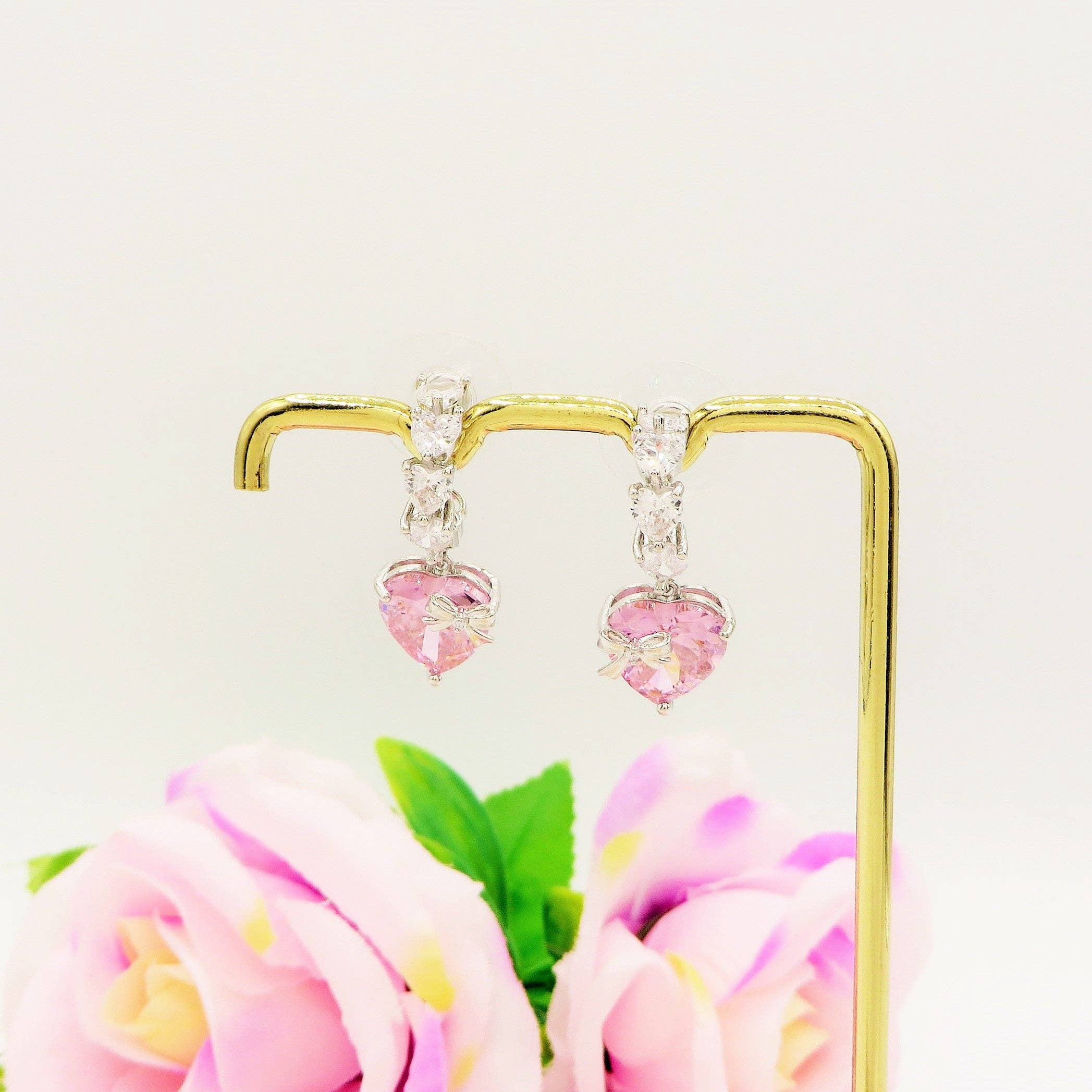 Daemon srls - Vendita all'ingrosso Orecchini pendenti - HELENA ~ Orecchini mini cerchio con cuore XL in Cubic Zirconia9